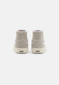 Sk8-Hi Pig Suede Oatmeal Snow White